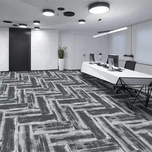 럭셔리 50x50 사무실 카펫 타일 모듈 식 루프 파일 디자인 PVC 백킹이있는 상업용 카펫 타일