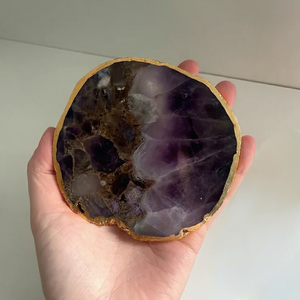 Sous-verre en pierre d'améthyste naturelle avec revêtement doré, sous-verre de luxe en pierres précieuses pour la décoration de la maison - Product Image 1