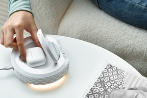 침대 옆 램프가있는 <span class=keywords><strong>3</strong></span> in <span class=keywords><strong>1</strong></span> 무선 충전기 알람 시계 - Product Image 2