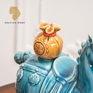 รูปปั้นม้าเซรามิกหลากสีสไตล์วินเทจ - ของตกแต่งเสริมฮวงจุ้ยเรียกทรัพย์สำหรับบ้านและสำนักงาน เหมาะสำหรับตกแต่ง ของขวัญงานแต่งงาน - Product Image 4