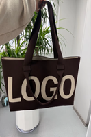 Sac fourre-tout en jacquard tricoté personnalisé 20L avec logo, sac à bandoulière 3D tricoté pour femme, grande capacité pour la plage, les voyages, les fêtes et le shopping