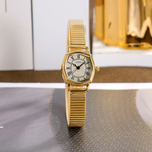 Reloj de Mujer Minimalista Vintage con Esfera Tonneau Romana, Tono Dorado, Resistente al Agua, Cuarzo, Estilo Elegante para Navidad - Product Image 1
