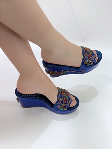 Nuovi Arrivi Xuanhui: Sandali con Zeppa e Strass a Forma di Fiore, Ciabatte con Plateau in Cristallo per Serate, Matrimoni e Feste, per Donne e Signore - Product Image 5