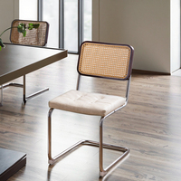 Chaise en rotin de style rétro moderne dossier en bois massif meubles de salle à manger commerciaux créatifs pour la maison de ferme minimaliste en PU PC