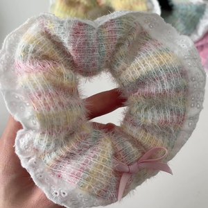 Coleteros Scrunchie Arcoíris al por Mayor, Scrunchies Trenzados Elásticos para el Cabello, Lazos para el Cabello de Mujer y Niña, Scrunchie de Encaje con Lazo - Product Image 6