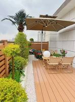 Planches de terrasse en composite bois-plastique antidérapantes pour aménagement extérieur