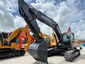 Excavadora de cadenas Hyundai 330LC-9S modelo 2023 usada en buen estado con motor Cummins, caja de cambios, PLC y bomba - Product Image 3