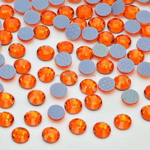 Venta al por mayor SS16 <span class=keywords><strong>Pegamento</strong></span> <span class=keywords><strong>de</strong></span> fusión en caliente <span class=keywords><strong>de</strong></span> alta calidad Diamantes <span class=keywords><strong>de</strong></span> imitación sueltos Diamantes <span class=keywords><strong>de</strong></span> imitación <span class=keywords><strong>de</strong></span> vidrio Hot-Fix a granel para prendas <span class=keywords><strong>de</strong></span> vestir - Product Image 2