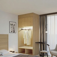 Ensemble de meubles de chambre à coucher de luxe en bois massif pour hôtel Lit King Size avec table de chevet et armoire pour hôtels et appartements 5 étoiles