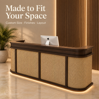 Comptoir de réception en rotin style Mid-Century, avec façade en bois courbée, personnalisable pour salon de beauté, spa des ongles