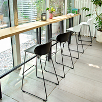 Comptoir de bar commercial en gros pour usine, table de bar de pub avec plateau en pin massif de 4,5 cm d'épaisseur et structure en fer pour projet de café ou de salon de thé