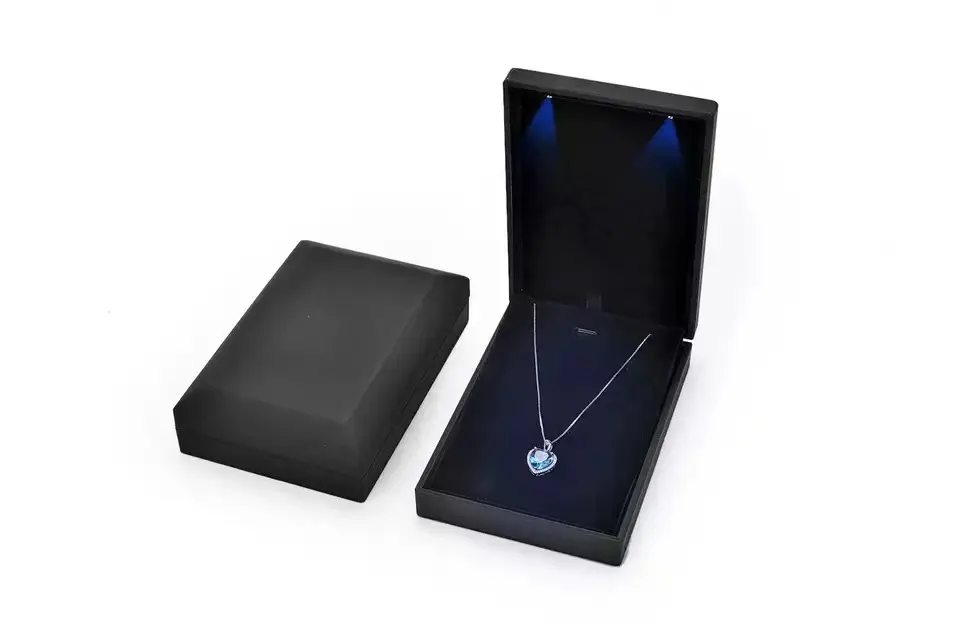 Ensemble moyen mené de boîte