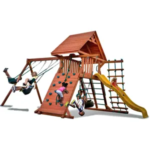 Симпатичный игровой центр с белкой, набор деревянных качелей с горкой и альпинистом для детского домика на заднем дворе