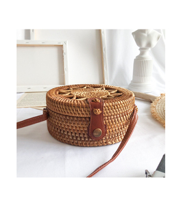Bolsa de Ombro Rígida Redonda Estilo Boêmio Marrom Feita à Mão em Palha de Bambu com Alça Única e Fecho de Fivela, Bolsa de Praia Tecida - Product Image 2
