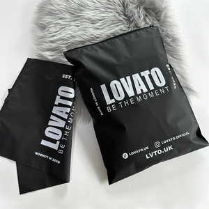 Sacs d'emballage noirs écologiques sacs en plastique à fermeture éclair imprimés de logo personnalisé pour t-shirt sac à fermeture éclair givré pour vêtements - Product Image 5
