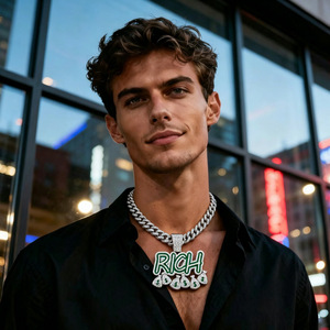 จี้สร้อยคอรูปถุงเงินสีเงินประดับเพชรแบบ Iced Out พร้อมสร้อยคิวบาประดับเพชร สำหรับผู้ที่ชื่นชอบฮิปฮอปและสตรีทแวร์แนวอเมริกัน - Product Image 1