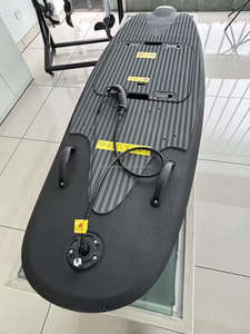 Planche de surf électrique au carbone personnalisée à grande vitesse 65 km/h à réaction Batterie 72V Conception populaire pour le surf aquatique qualifié - Product Image 2