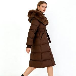 Veste d'hiver longue et moelleuse coupe-vent pour femme Boying avec capuche en polyester épais et grand col en fourrure de renard ODM / OEM - Product Image 4