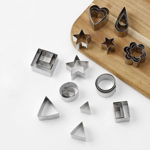 Ensemble de 27 emporte-pièces miniatures de Noël en acier inoxydable, moules à biscuits, outils de pâtisserie en forme de carré, triangle, cœur, étoile, fleur - Product Image 2