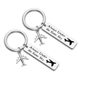 <span class=keywords><strong>Siempre</strong></span> bajo <span class=keywords><strong>el</strong></span> <span class=keywords><strong>mismo</strong></span> cielo Llaveros Fly Safe llavero Acero inoxidable 3D Metal Llaveros avión Aviación Regalo Vuelo Llavero - Product Image 2