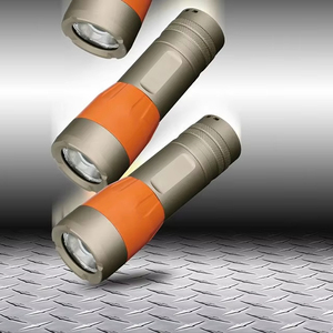 Gen-2 moonbeam Zoom <span class=keywords><strong>LED</strong></span> Đèn pin <span class=keywords><strong>3AA</strong></span> pin khô 575lm dày đặc đầu ra không thấm nước nhôm khẩn cấp Torch với tập trung kiểm soát - Product Image 2