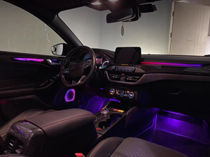 Kit de Actualización de Iluminación Interior Personalizado con Luz Ambiental Dinámica de 64 Colores para Ford Focus MK4 2019-2025 - Product Image 3