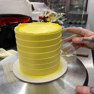 Grattoir à gâteau en acrylique Peigne décoratif et glaçage Outil de lissage Grattoir dentelé Mousse décorative Beurre Crème Grattoir à gâteau