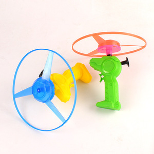 Juguete de platillo volador de plástico con control manual y luces para niños, juego al aire libre de 5 a 7 años, combate de OVNIs - Product Image 2