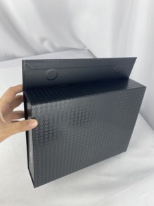 Caixa de Perfume Dobrável Magnética Preta de Papelão Durável Ecológica com Laminação Fosca e Logotipo UV Personalizado em Relevo - Product Image 5