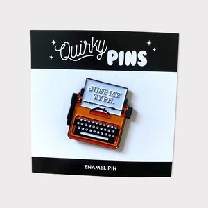 Épinglette en émail « Typewriter Just My Type », badges personnalisés, épinglettes à logo sur mesure pour souvenirs - Product Image 4