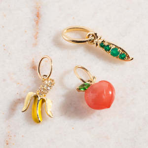 Jolis bijoux nouvelle mode fruits série fraise cerise émail <span class=keywords><strong>pendentif</strong></span> 14K plaqué or banane pêche <span class=keywords><strong>pomme</strong></span> breloques pour collier - Product Image 4