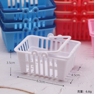 Precio barato casa de muñecas Mini cesta de compras rectangular de plástico cesta de transporte de supermercado modelo de escena en miniatura Jugueteria - Product Image 2