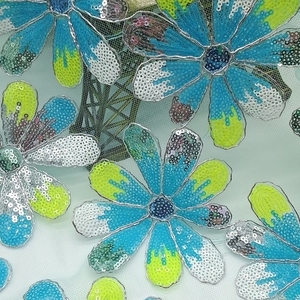 Tissu en maille à sequins brodés à motif Ramage multicolore brillant haut de gamme, respirant, durable et à séchage rapide pour vêtements et décoration intérieure - Product Image 5