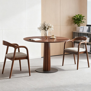Chaise de salle à manger en bois massif de style nordique moderne, siège en cuir, chaises de salle à manger luxueuses pour restaurant, café, mobilier - Product Image 1