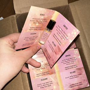 Personnalisez votre design : Emballage de flacon d'échantillon de parfum entièrement imprimé, laminé brillant, en carton d'art pour la vente au détail - Product Image 1