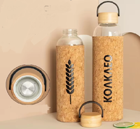 Botol Kaca Borosilikat Tinggi Klasik 550ml/1000ml Tutup Bambu Selubung Gabus Pegangan Baja Tahan Karat Desain Logo Ramah Lingkungan