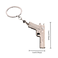 Gantungan Kunci Pistol Mini Tampan Bertema Senjata Api Taktis Model Senjata Logam Hadiah untuk Penggemar Militer