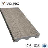 Planche de terrasse composite WPC brossée moderne, revêtement de sol extérieur étanche, bord rainuré, installation par clipsage, grain de bois 3D