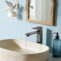 Lavatorio carré en or de haute qualité Monté à un trou Design minimaliste Noyau de valve en céramique Robinet de salle de bain de luxe