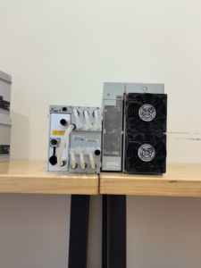 Bitmain Antminer S21 XP 270Th/s SHA-256 マイナー - 13.5j/Th 高効率 BTC マイニング機器 - Product Image 2