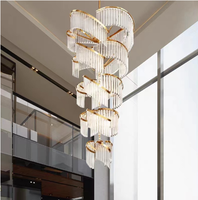 Lustre long en cristal de luxe pour escalier de duplex français, loft, hôtel, club, salle de banquet