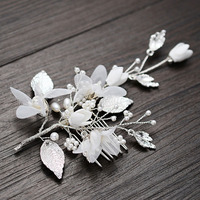 Peigne de cheveux de mariage en céramique fait main, accessoire de chevelure nuptiale, avec perle fait à la main, nouveauté