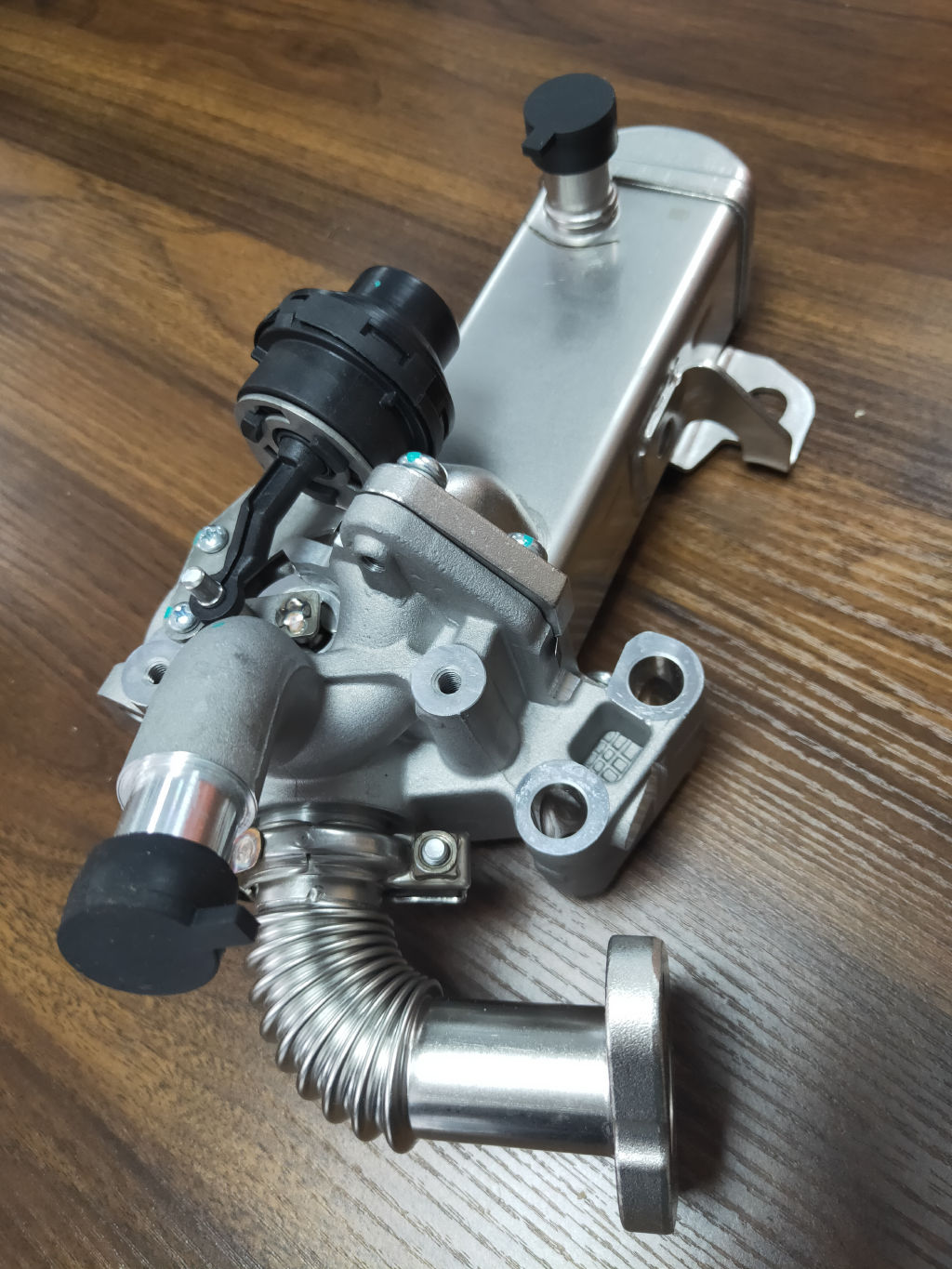EGRバルブ 日産 100 NX 1990-1994年用 新品 14735-5X00A/5X00B