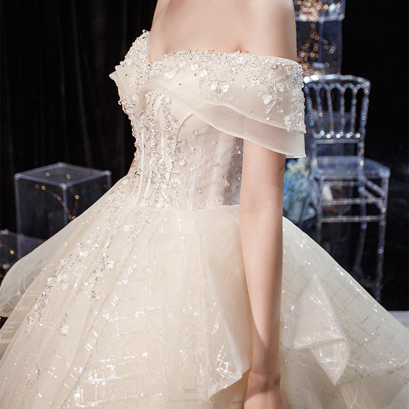 SKU-01-style champagne léger