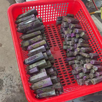 Nouveautés : Artisanat de haute qualité en pierres semi-précieuses rares – Pointes de cristal d'Atlantisite violette naturelle en forme de baguette/tour pour la décoration
