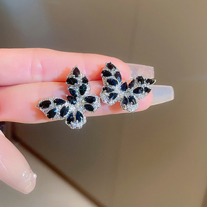 Orecchini a farfalla da donna, eleganti e chic, con design a goccia, gioielli alla moda, regalo per tutti i giorni - Product Image 2
