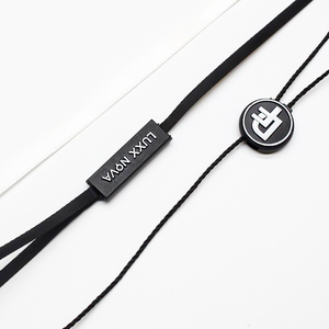 Logo de marque en relief personnalisé étiquette de sceau de verrouillage de chaîne en plastique recyclé étiquettes volantes couleur personnalisée PE vêtement chaussures sac valise - Product Image 6