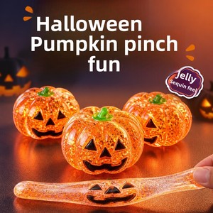 Lot de jouets anti-stress en TPE pour filles, thème Noël et Halloween, avec design tête de citrouille et bonbons maltés, idéal pour les fêtes et événements festifs. - Product Image 6