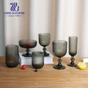 Gobelet à eau en <span class=keywords><strong>verre</strong></span> de Highball gaufré d'usine personnalisé de couleur grise unie avec la nouvelle ligne Design mariage verres à pied <span class=keywords><strong>verre</strong></span> à <span class=keywords><strong>vin</strong></span> tasse cadeau - Product Image 1
