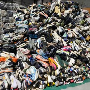 Scarpe Usate Originali per Uomo Mix di Marche in Sacchi da 25kg - Product Image 5
